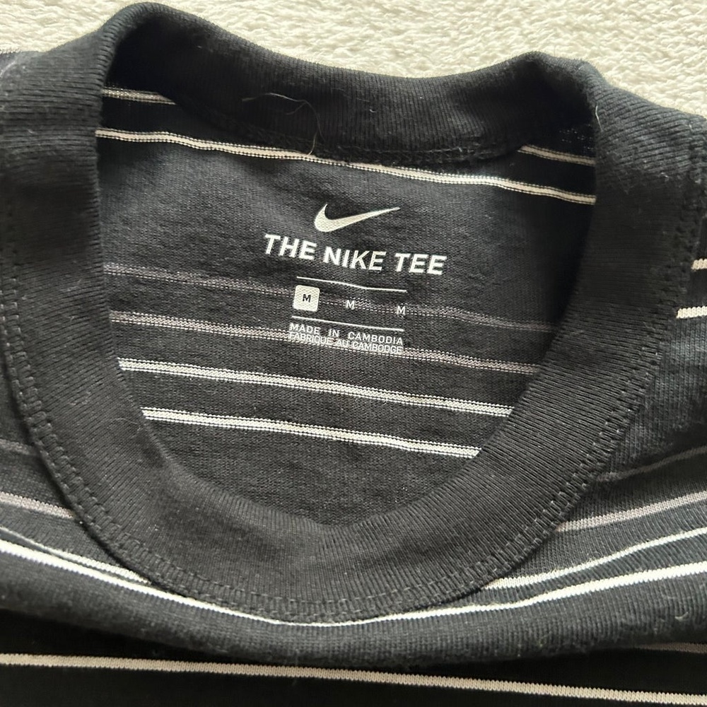 NWOT NIKE PREMIUM STRIPE TEE BLACK - Picture 4 of 9